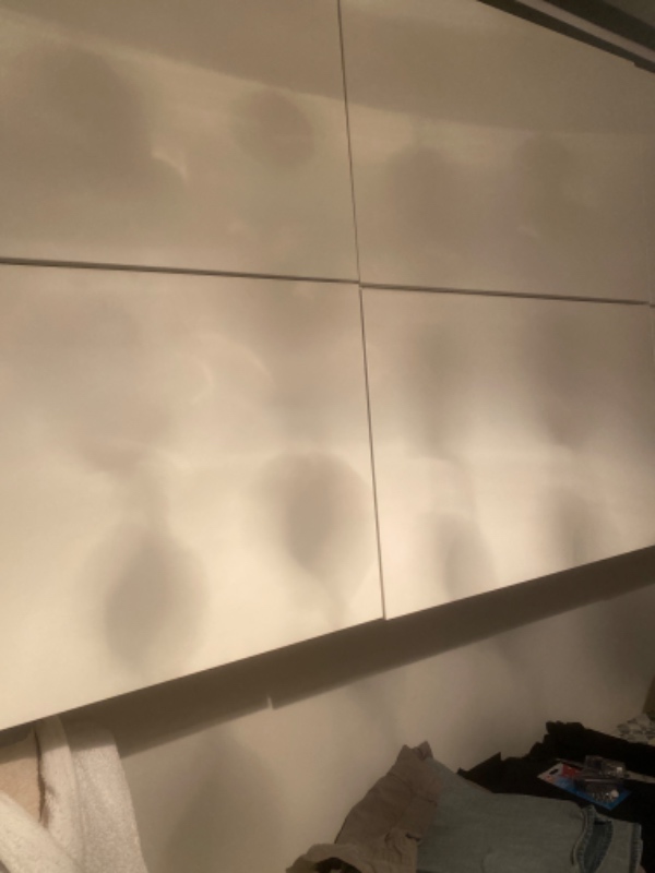 Justeret skabslåger på Ikea garderobeskabe