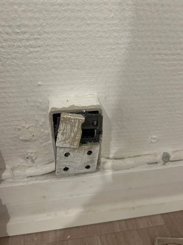 Nye stikkontakter med afdækning - flere rum