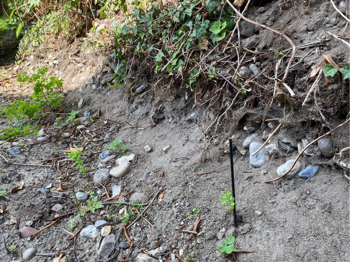 Støttemur af fundablokke