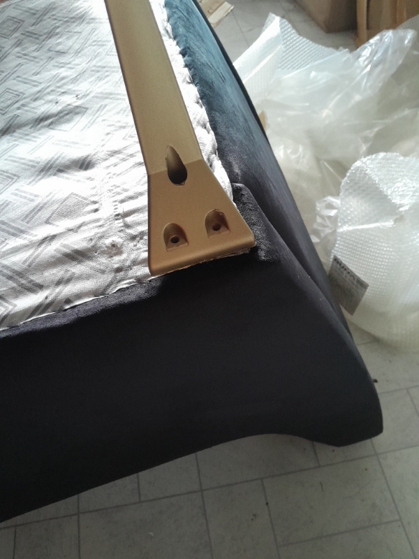 Samling af sofa, spisebord og stole. Det kræver blot en boremaskine og højst 1 time.