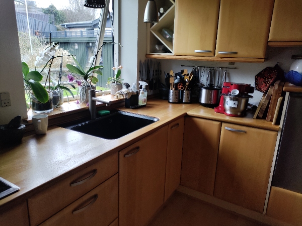 Slibning og oliebehandling af bord