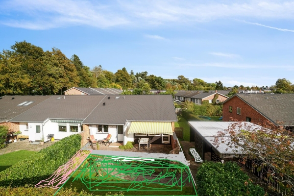 Delvis fjernelse af eksisterende fliser og ny belægning