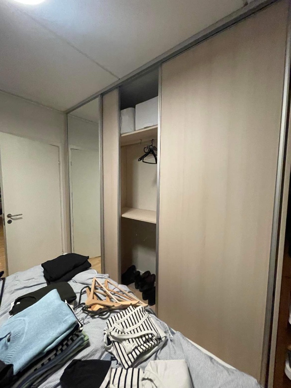 Nedbæring og kørsel af skab til genbrugsplad