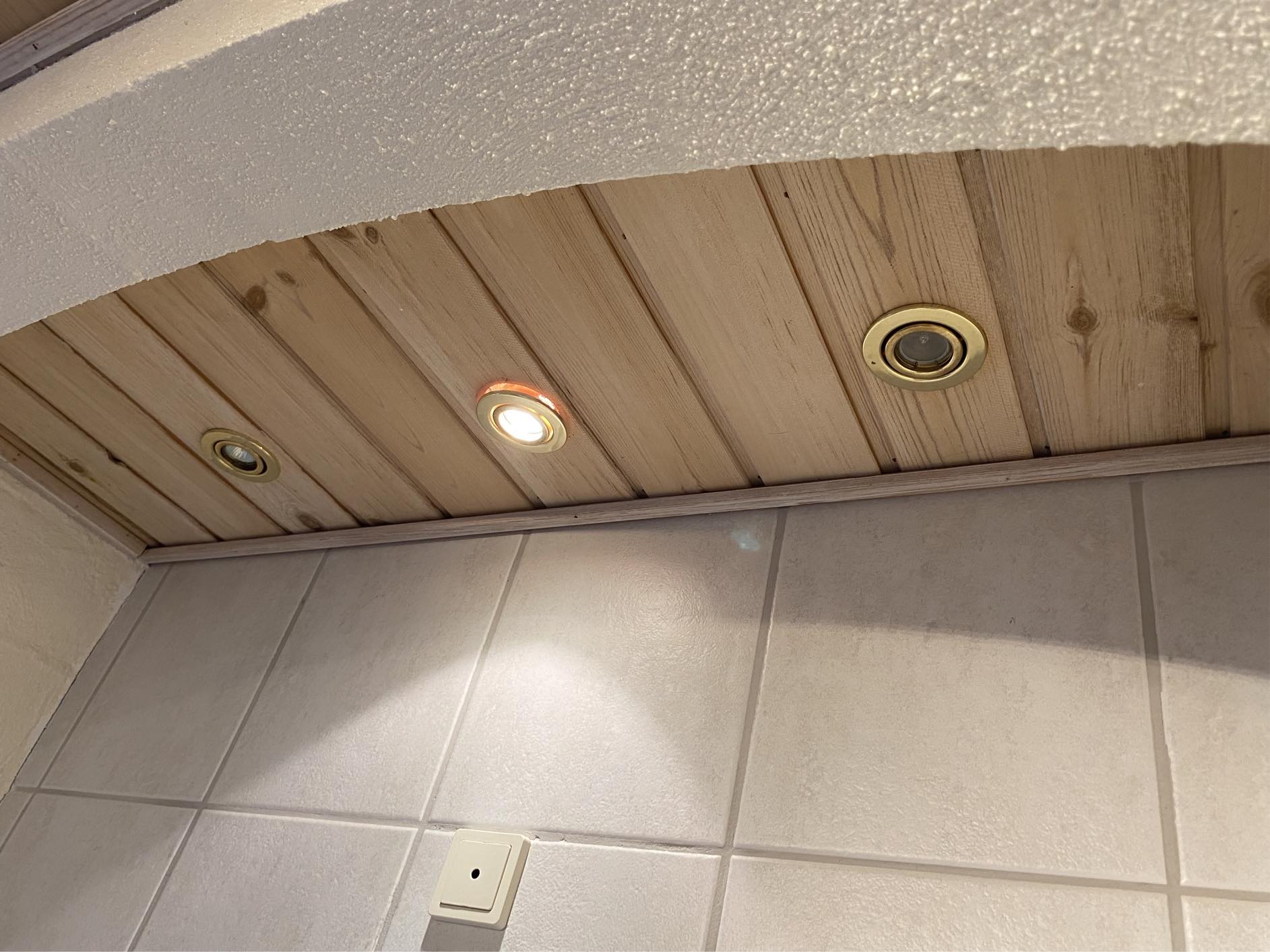 Udskiftning af pærer i loftspots