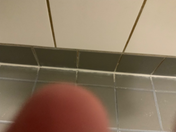 Fuget nye silicone fuger i badeniche.