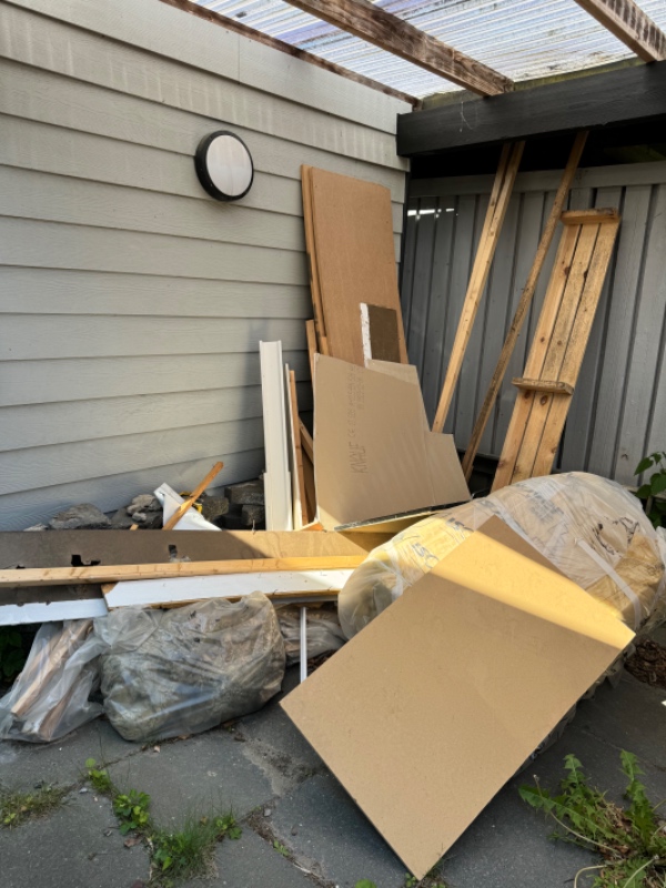 Affaldsbortskaffelse med trailer