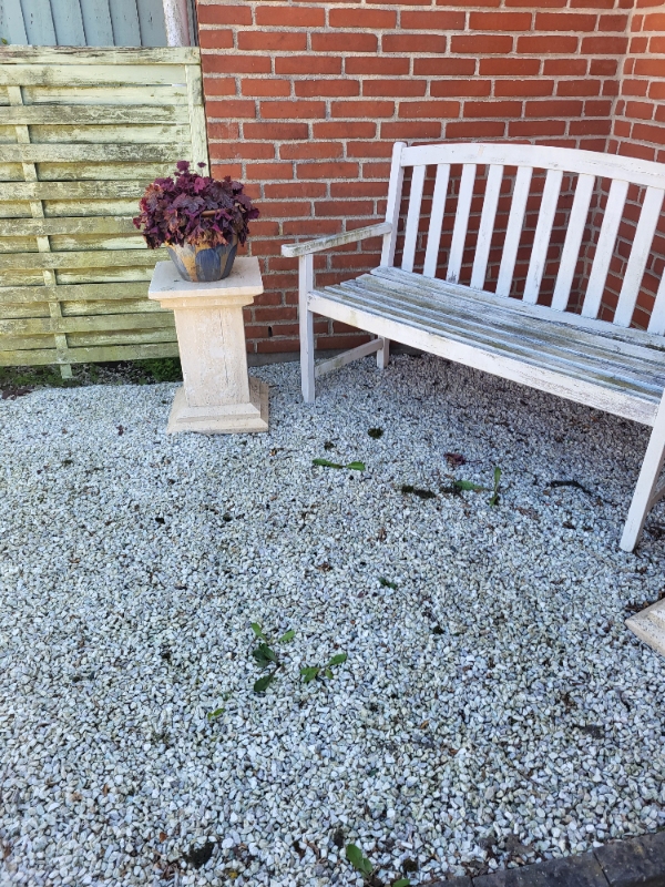 lidt bort skaffelse møble og lidt små ting få styr på lille rækkehushave rensning havelåge