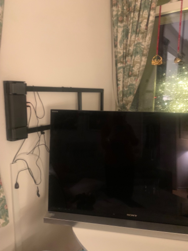 Opsætning på svingarm af et tv jeg har fået. Og køb af en Sony fjernbetjening