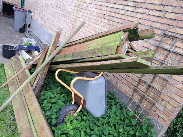 Haveaffald og planker bortskaffelse