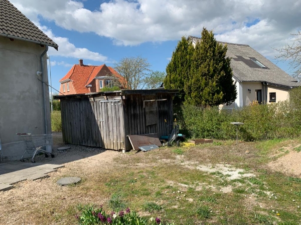 Nedrivning og bortkørsel af haveskur