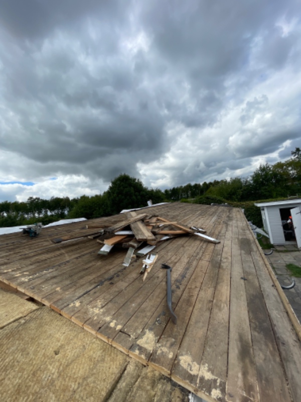 Nedtagning af gammelt tag