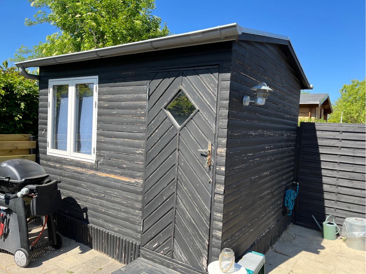 Ny facade på redskabs/badeskur