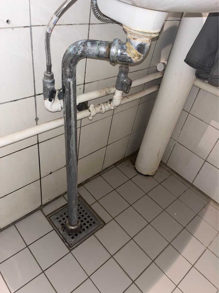 Skifte håndvask på badeværelse