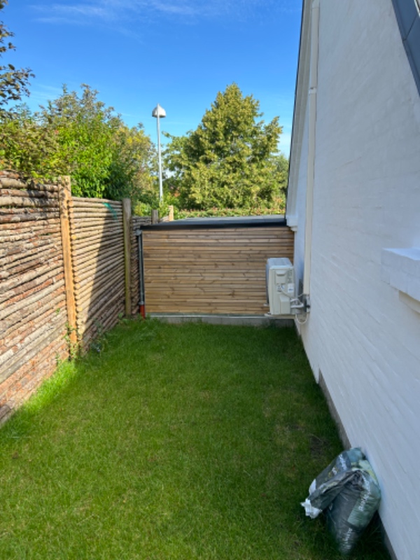 Maling af træværk (skur og væg)