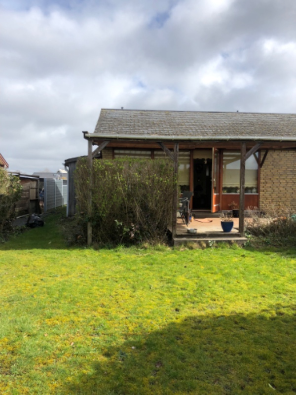 Havearbejde hækklipning ordne bede og slå græs