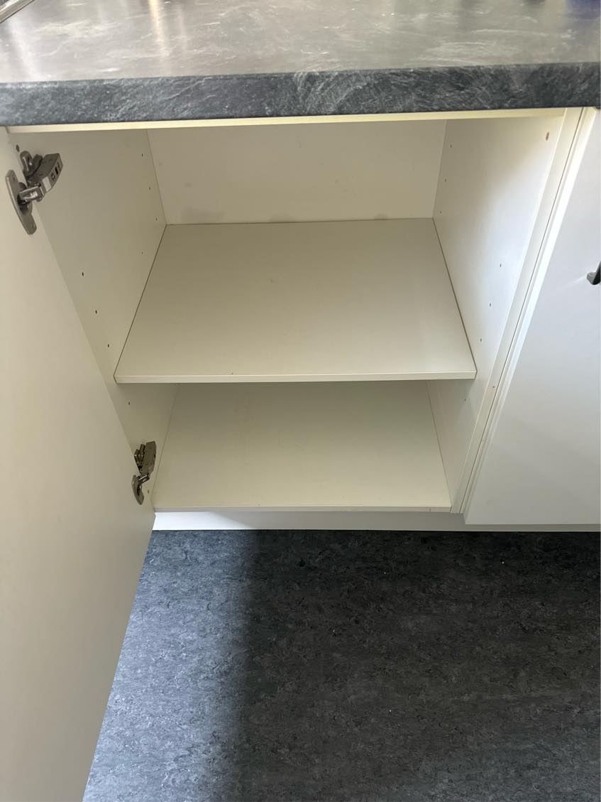 Afmontering af skab til vaskemaskine