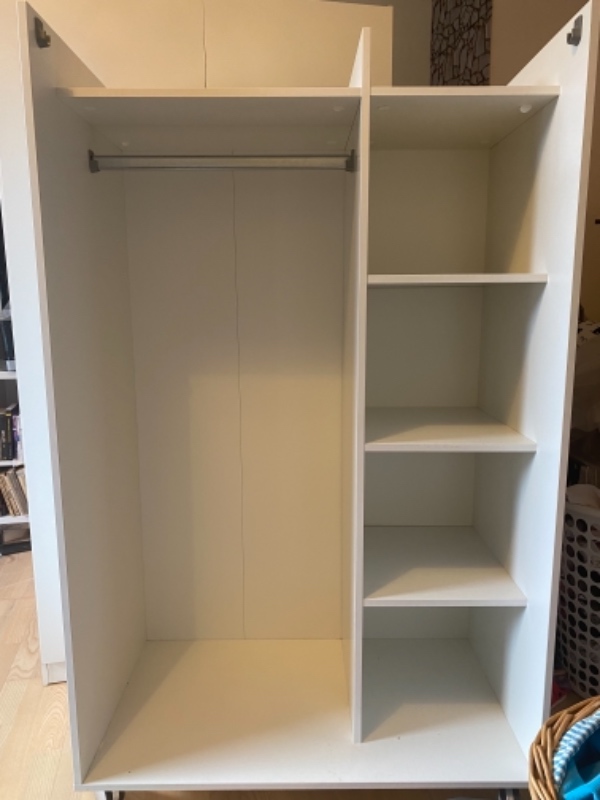 Afhentning af møbler til genbrugsstation