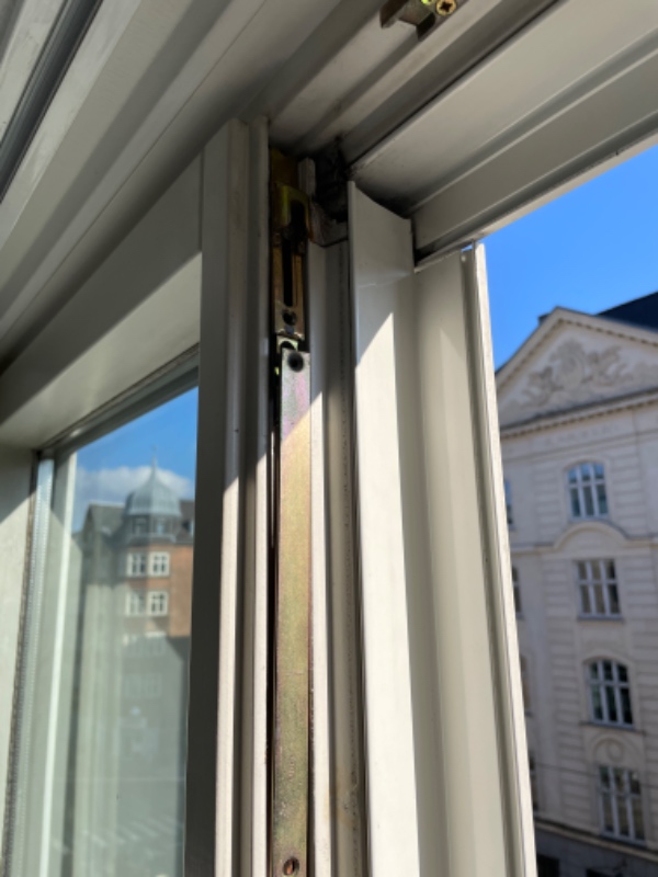 Reparation af beslag / låsefunktion til vindue