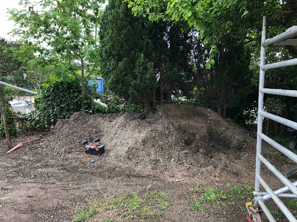 Jordbunke skal fjernes.