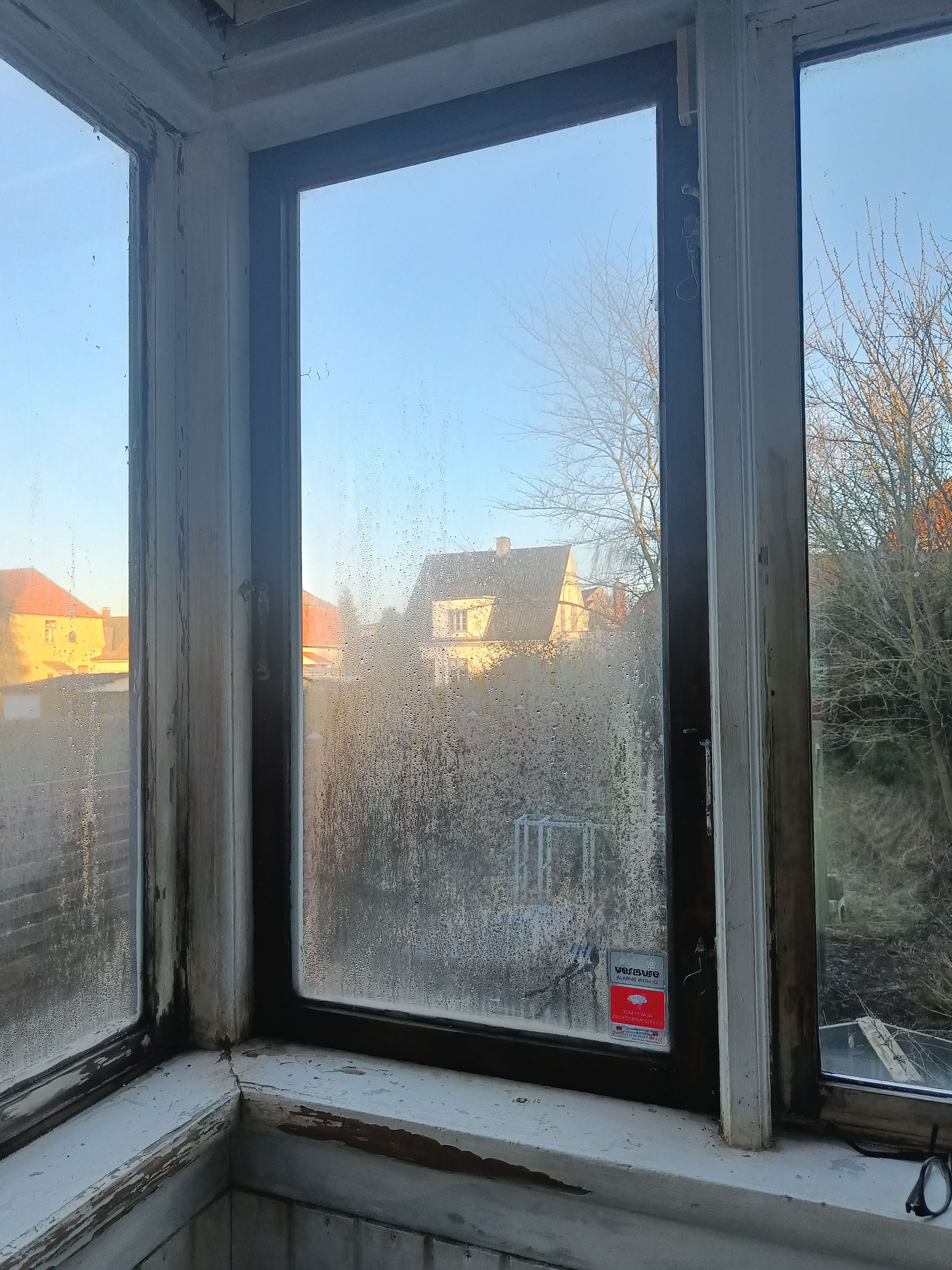 Skiftet vindueskarme samt skiftet 2 vinduer