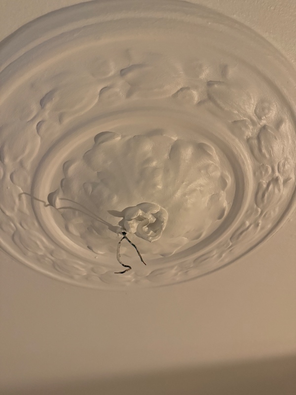 Opsætning af lampe i loft