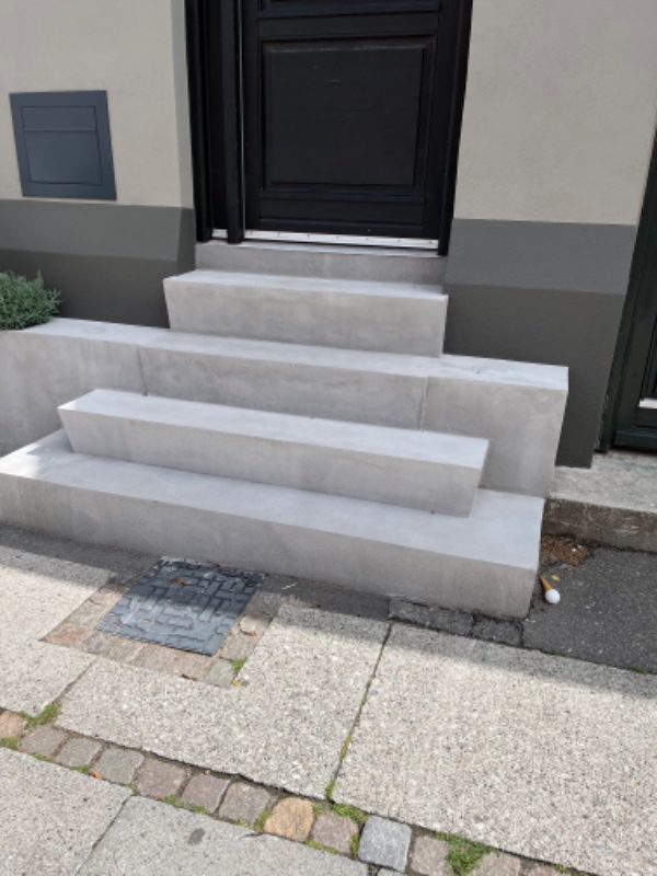 Pudse udendørstrappe i et byhus i Aarhus c