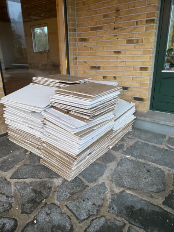 Byggeaffald bortskaffes