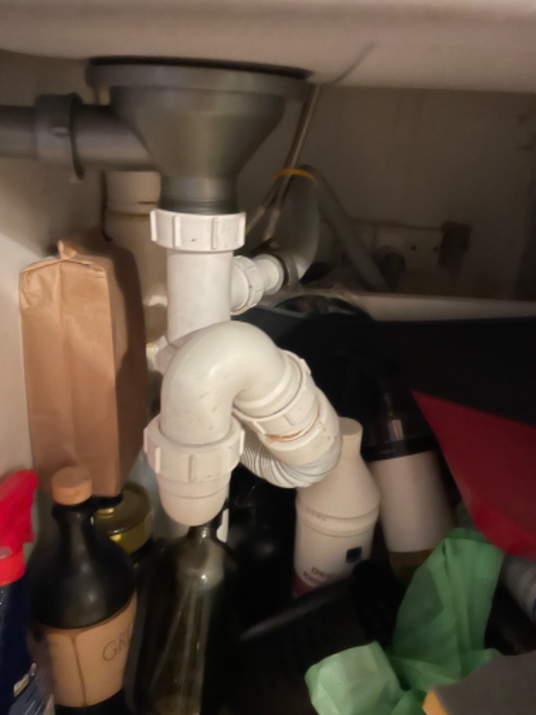 Bore køkken moduler fast i væg og sætte det i vater, lave 2 sidebeklædninger fast