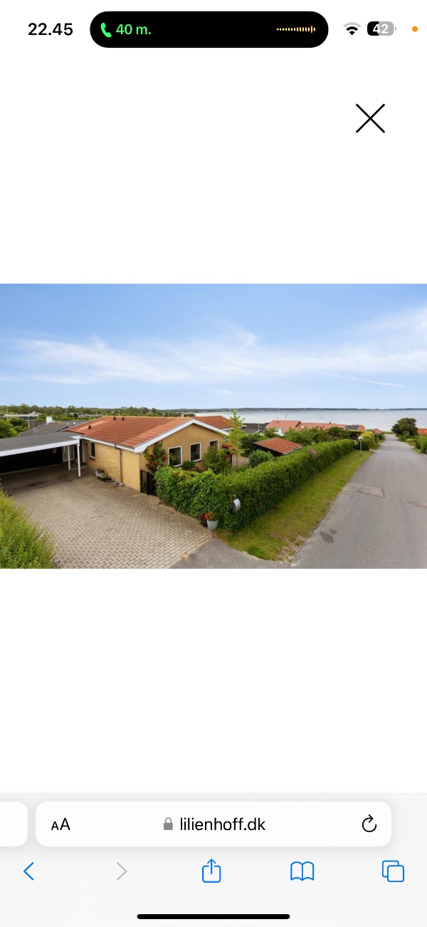 Skal have et murstenshus beklædt med Sort malet træ