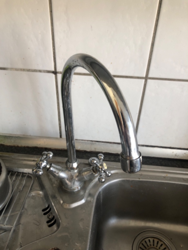 Ny vandhane i køkken og på badeværelse