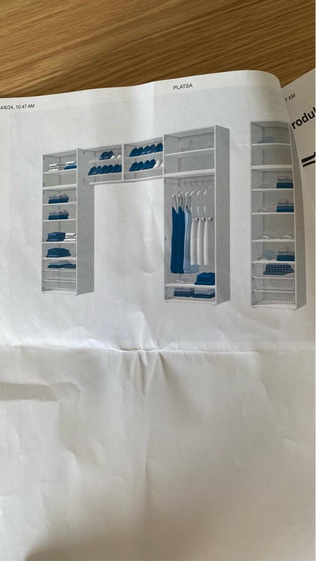 Montering af skabslåger, greb og overskabe på væg samt væghængt skab på badeværelse