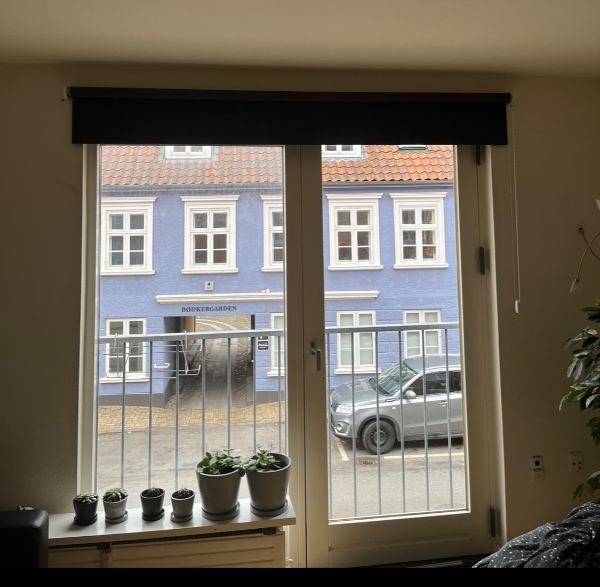 Akut Pudsning af 1 vindue med sprosser og 2 store vinduer udvendig på 1 sal