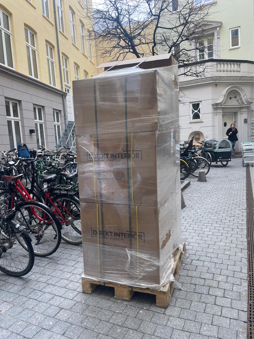 Bære 20 kasser á ca 15kg til 4.sal