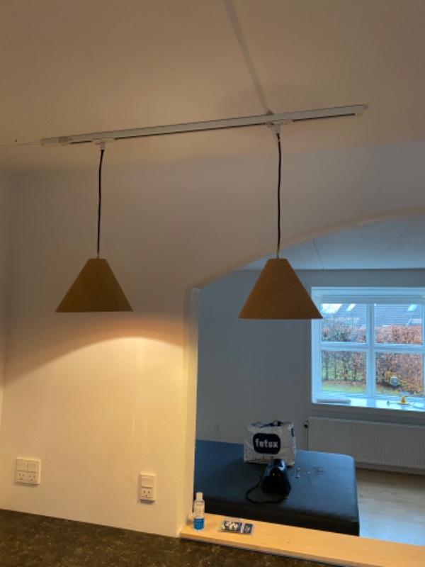 Hængt 2 lamper op og rettet til