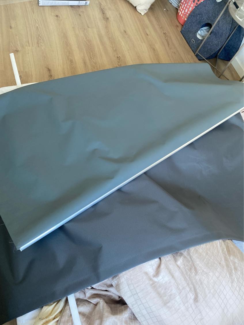 Skal have hængt et rullegardin op