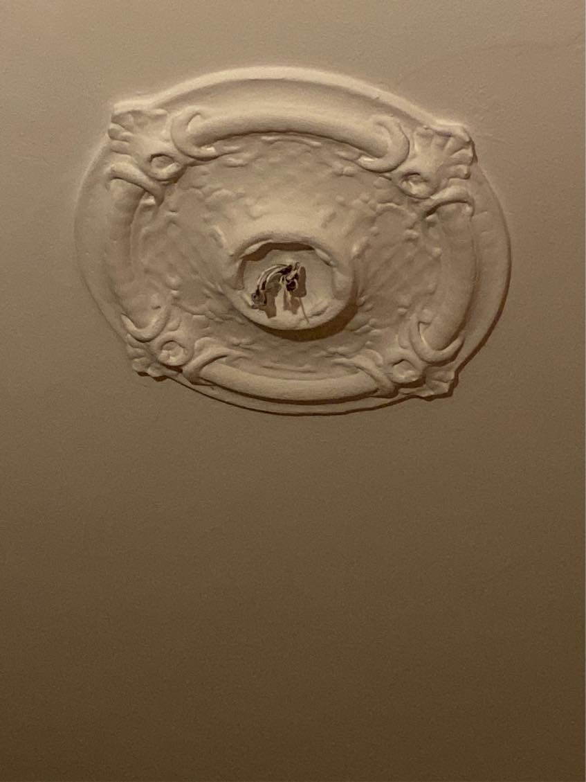 Ophæng af loftslampe