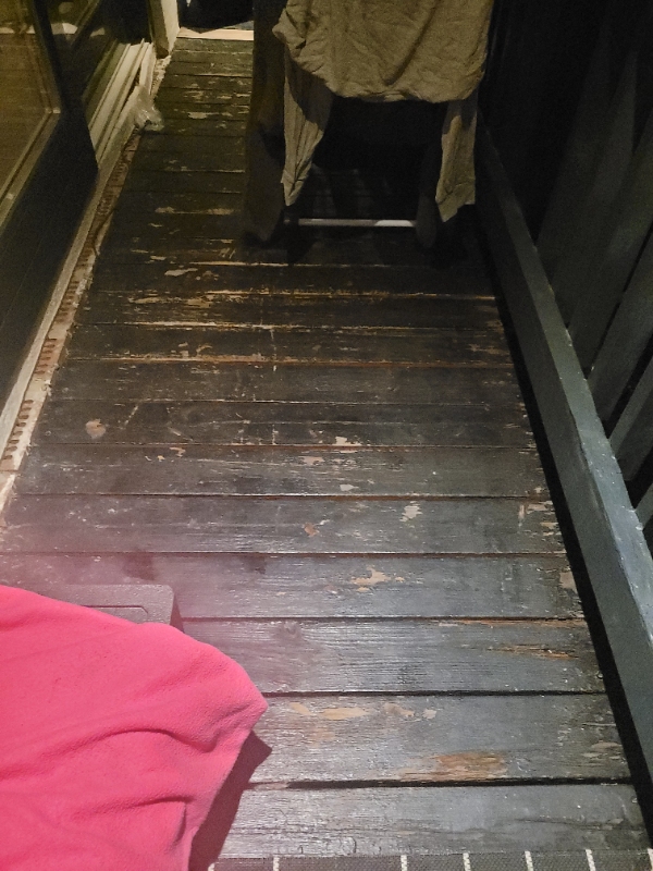 Udskiftning af terrasse brædder.