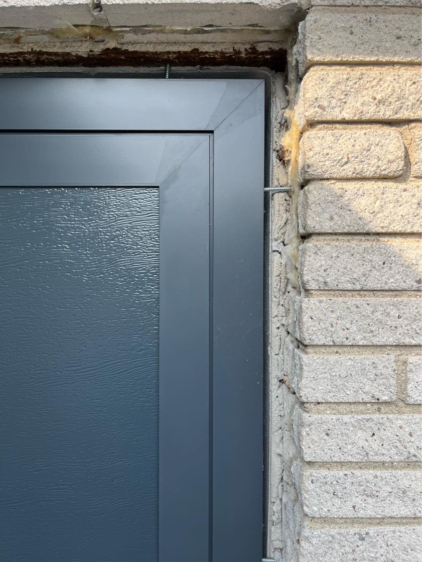 Fugning eller opmuring omkring dør