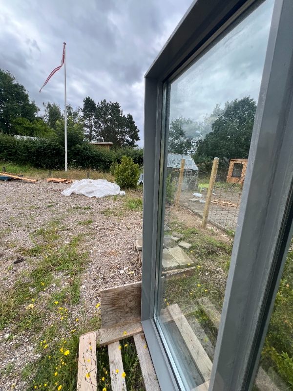 Montering af vindue i sommerhus