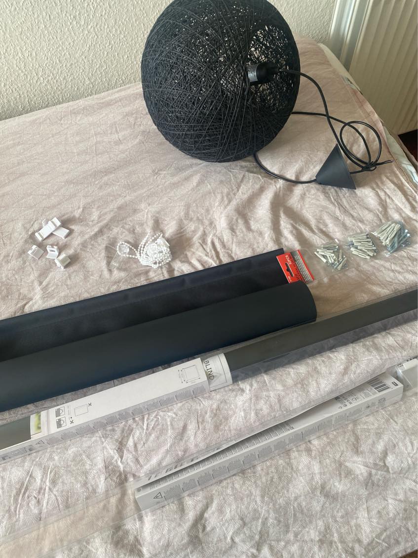 Hænge 4 rullegardiner op og en lampe