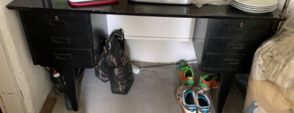 Afhent møbler, træ, højtalere og køre tagplader på lodser. Alt er på foto