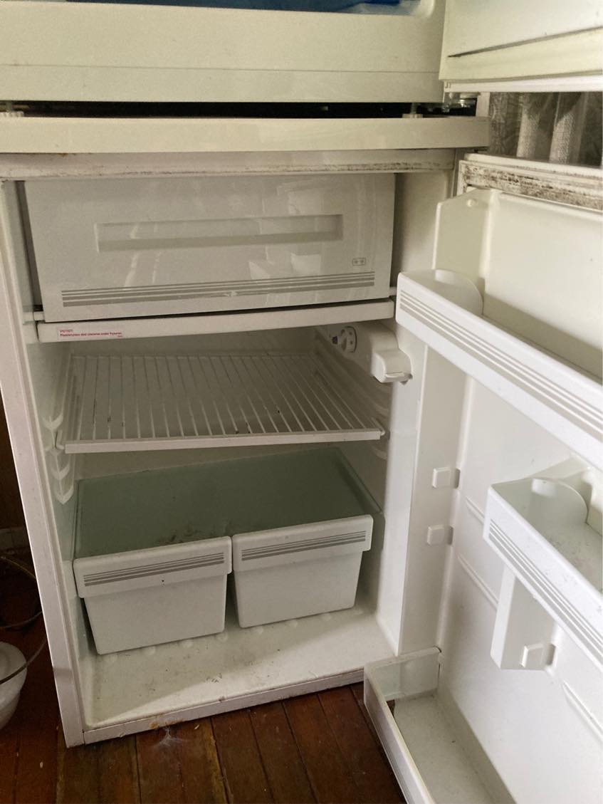 Bortskaffelse af 3 køleskabe