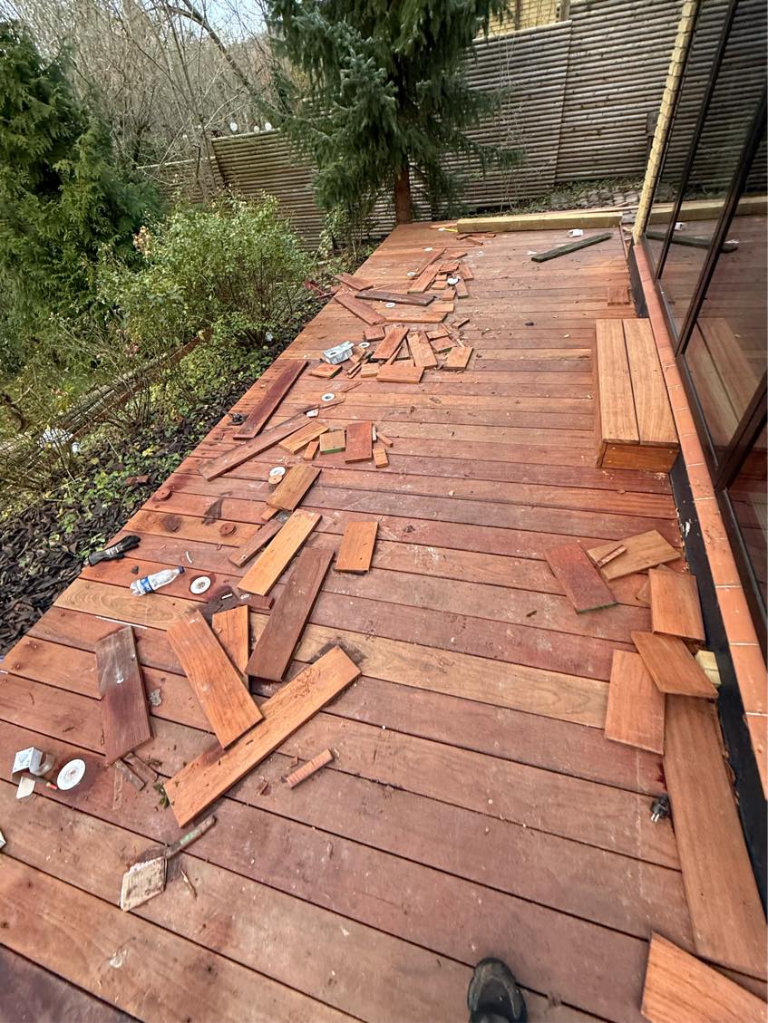 Bortskaffelse samt oprydning af træ