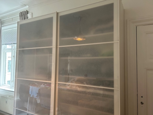 flytning af stort skab