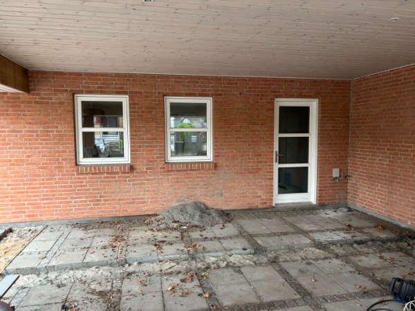 Muring af facade med vinduer