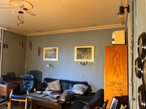 Male 2 stuer inklusiv alt træværk (ikke radiatore, men alt andet! Inklusiv maling osv.  