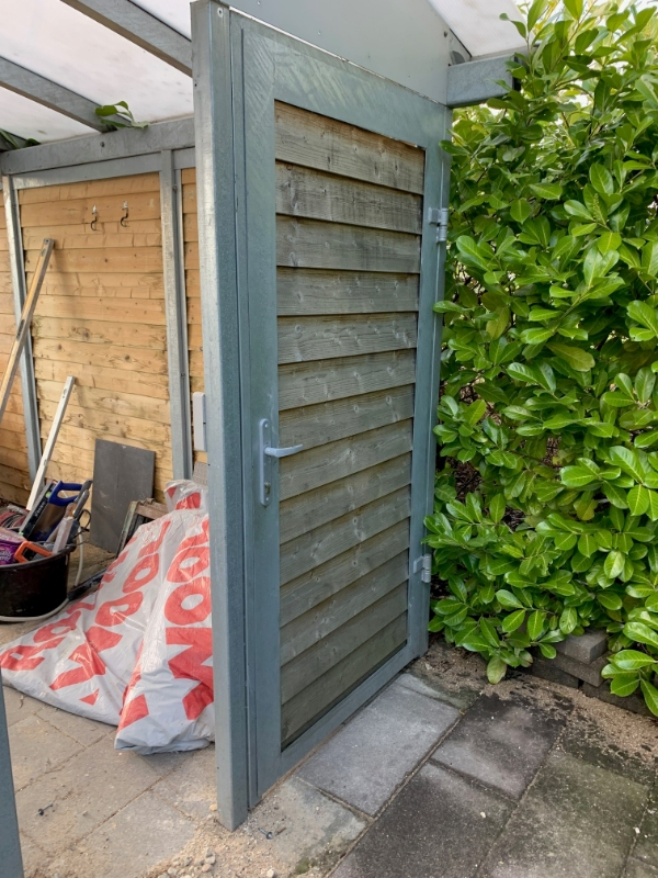 Fjerne fire stål stolper