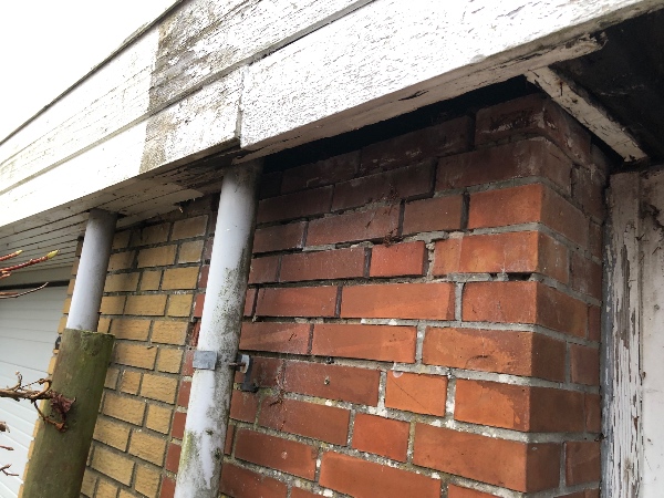 Murer, der kan mure løse sten og udskifte nogle få sten