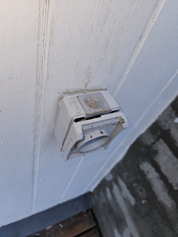 Udendørs stikkontakt repareres eller udskiftes