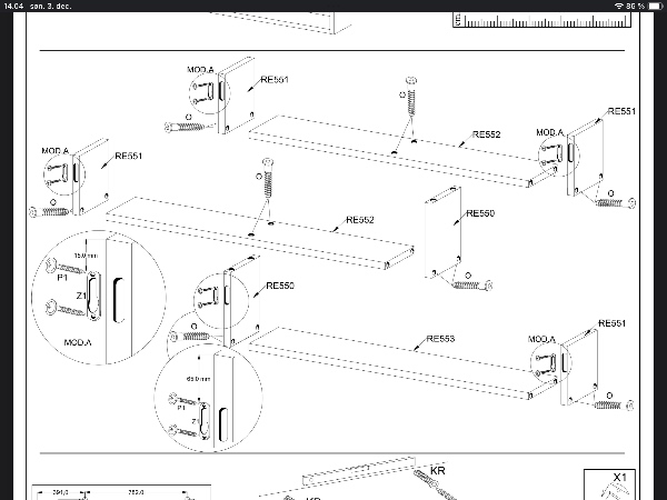 Opsætning af bogreol, lampe over bord, og billeder